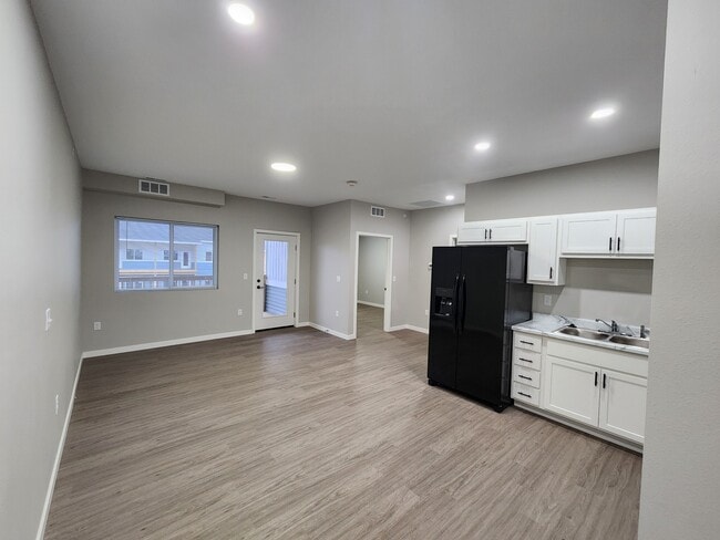 Building Photo - 1833 Curtis Ave Rental