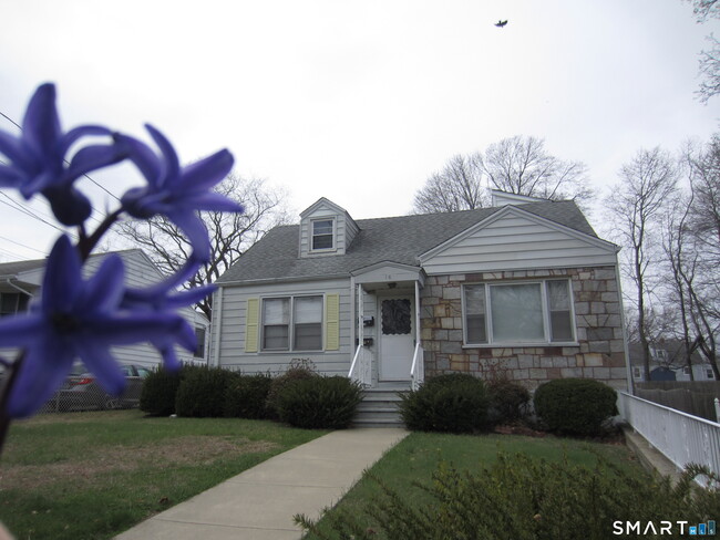 Building Photo - 16 Church St Unit 2