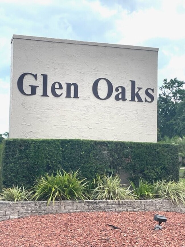 Photo - 1/1 CONDO 55 + COMMUNITY - GLEN OAKS, CLOSE TO DOWNTOWN SRQ!