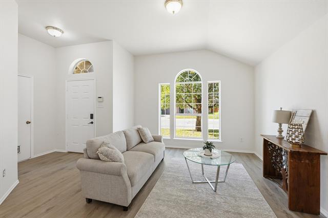 Photo - 121 Kings Way Dr