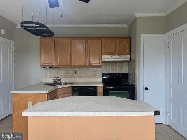 Photo - 242 E Broad St