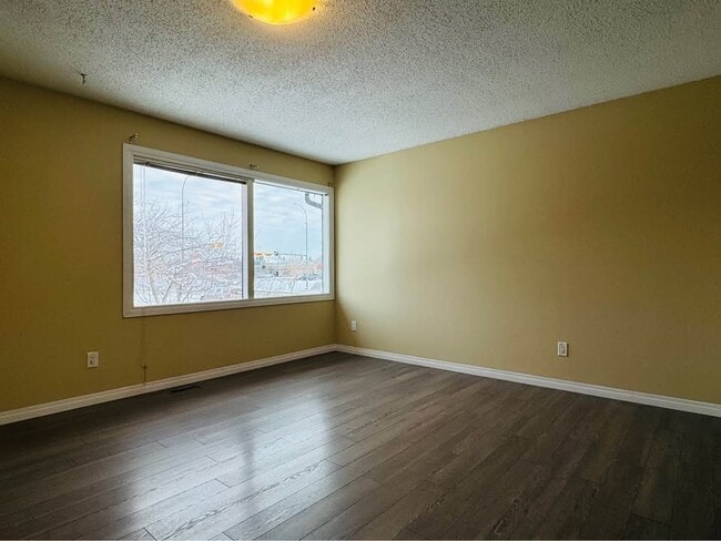 Photo - 80 Falsby Ct NE