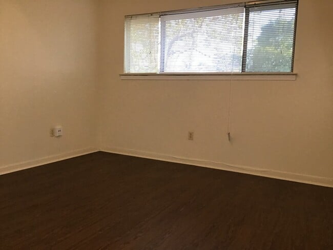 Photo - Beautiful 3 Bedroom Apartment. Great place at an affordable price.