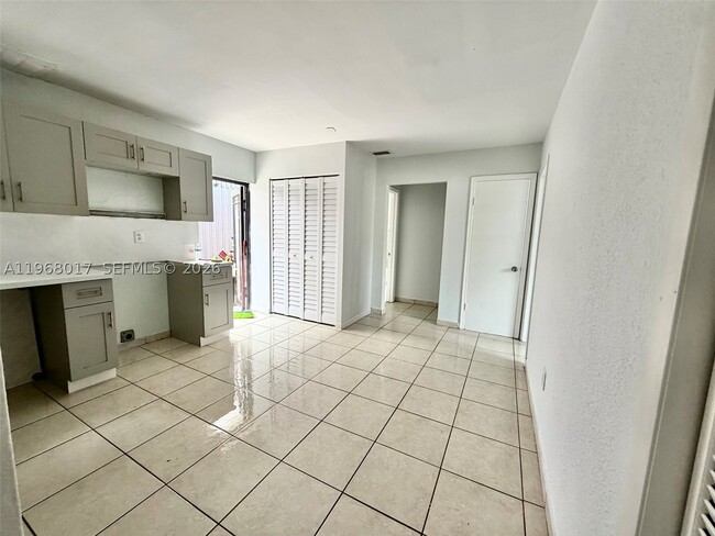Photo - 137xx SW 32nd St