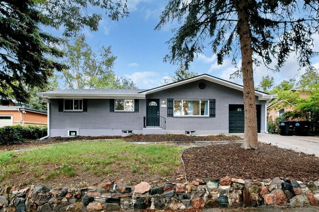 Building Photo - 817 Westmoor Dr