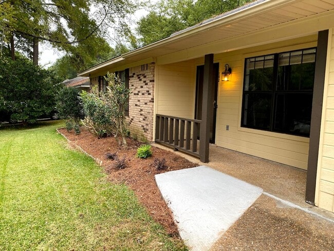 Building Photo - 3 Bedroom for Rent in Reservoir Brandon!