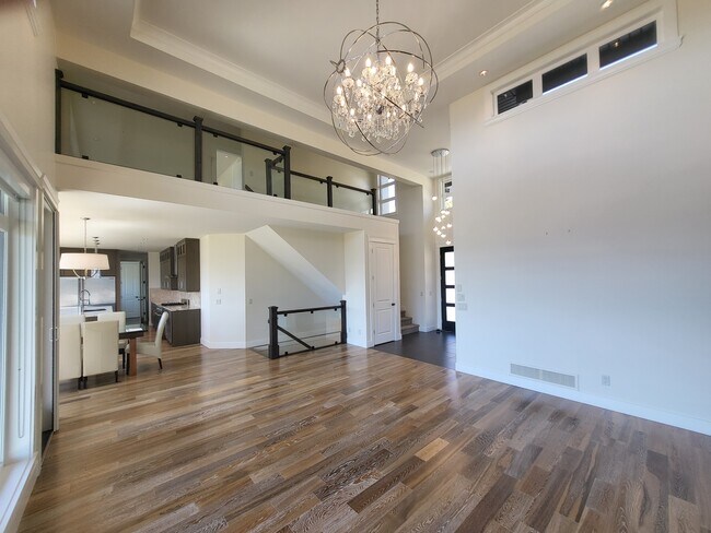 Photo - 1887 Scott Crescent