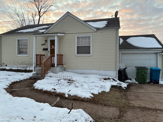 Building Photo - 7470 Sharon Dr