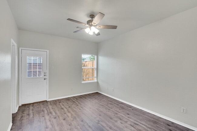 Photo - 990 Sierra Vista Ct
