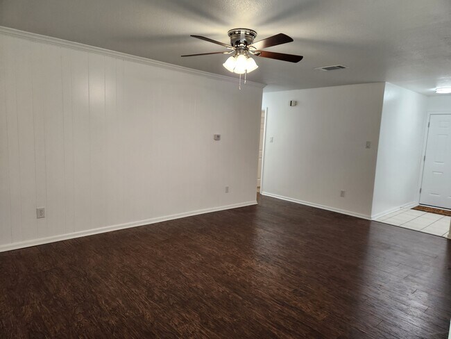 Photo - 417 Wallace Dr