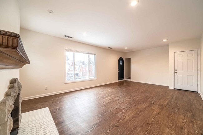 Photo - 17596 Santa Rosa Dr Unit 2 - Upper - V 12/11/25 (T)