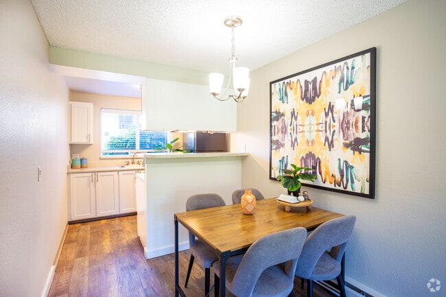 2BR,2BA-1000SF