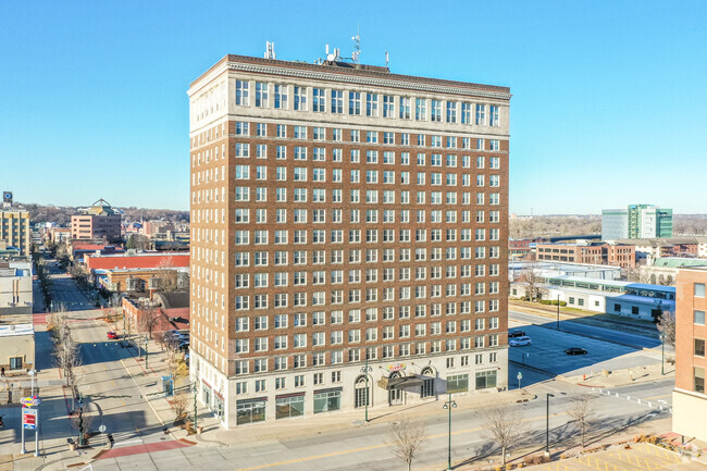 Building Photo - LeClaire Rental