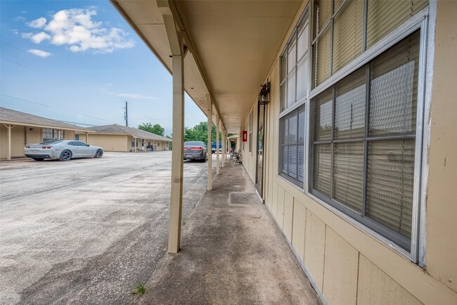 Photo - 8430 Round Rock Dr