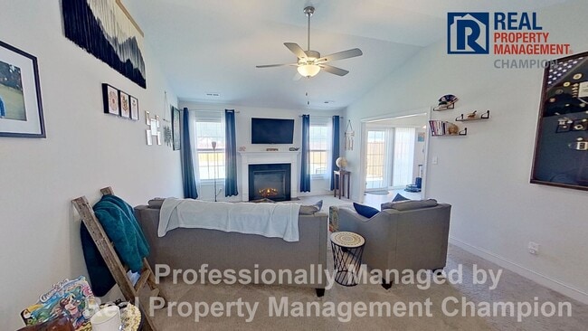Building Photo - 4 BD/2 BA Single Story Home on Large Corner Lot w/Fenced Back Yard