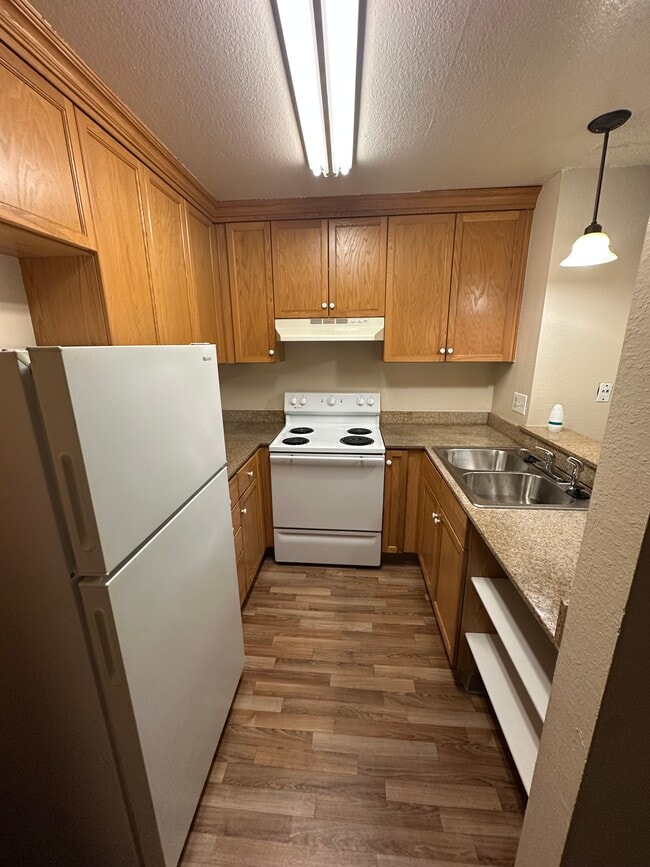 Building Photo - 1333 N Camino Alto Unit 213