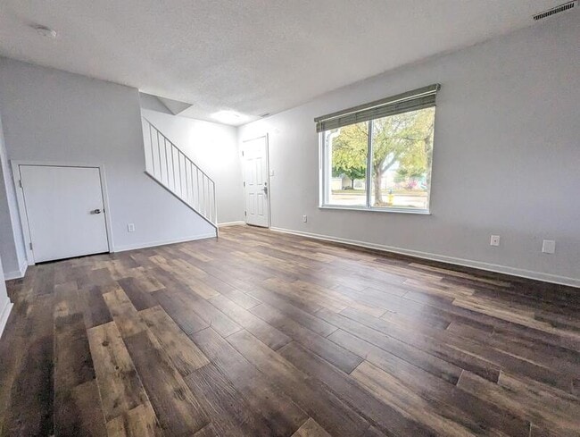 Photo - 410 E 15th St