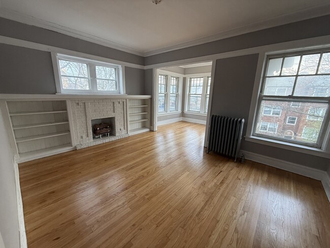 Photo - 4501 N Troy St Unidad 3