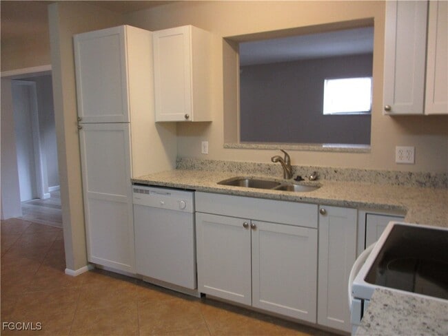 Photo - 3745 Maxine St