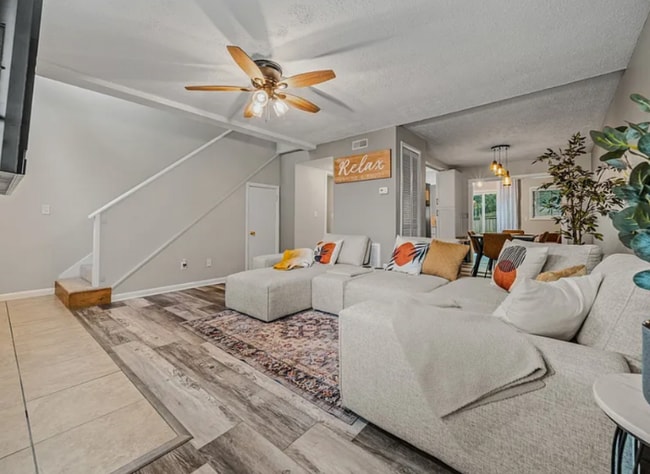 Photo - 301 Deerpoint Dr