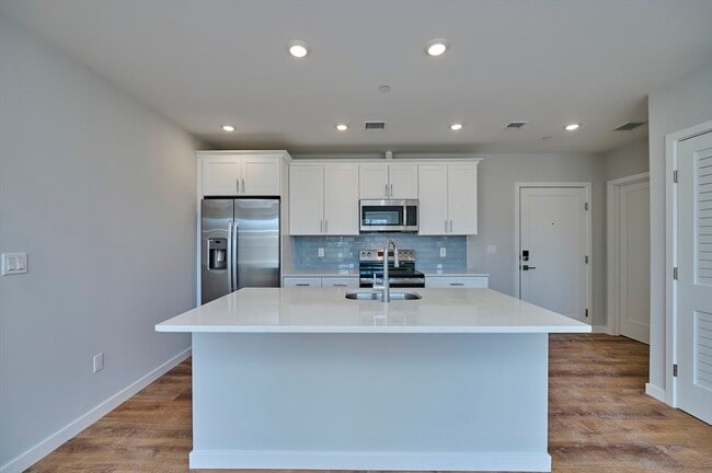 Building Photo - 510 Willard St Unit 207 Rental