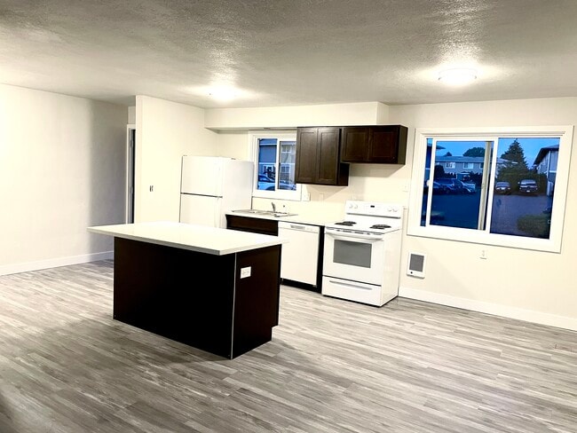 Photo - 721 NE 20th Pl