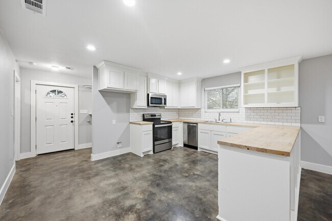 Photo - 607 E Day St