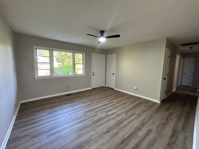 Photo - 745 Rustland Dr