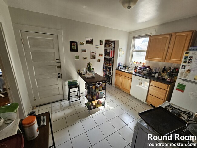 Building Photo - 5 Haskell St Unit 2 Rental