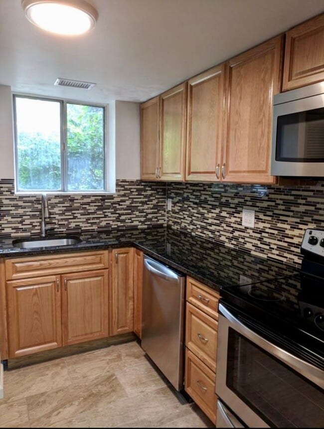 Building Photo - 3457 Evergreen Rd Unit APT 102