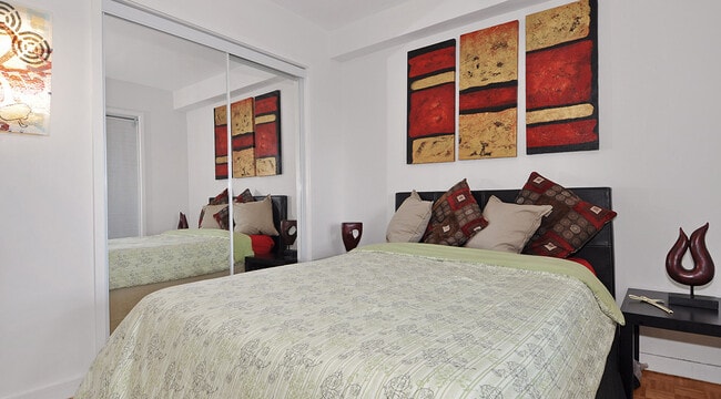 Building Photo - Central Park Place (B) Unit 00405