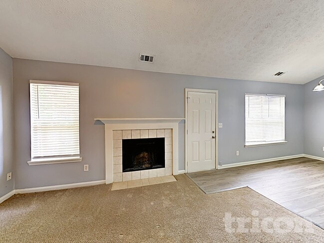 Photo - 1185 Mercury Dr SE