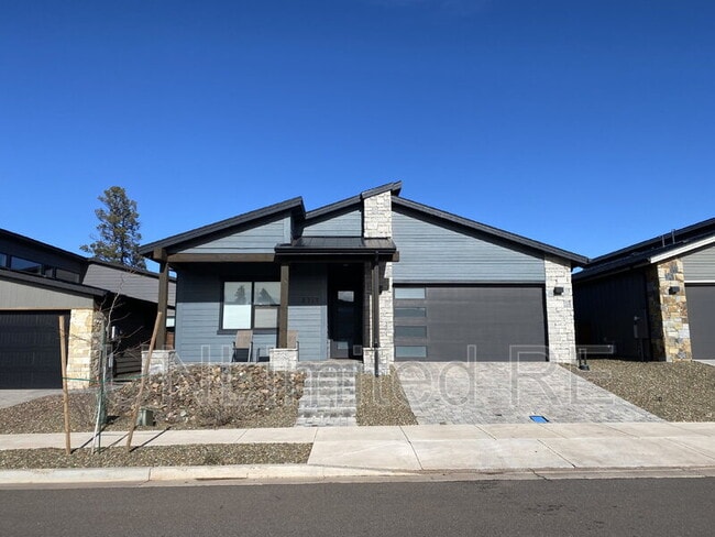 Building Photo - 2717 S Vega St