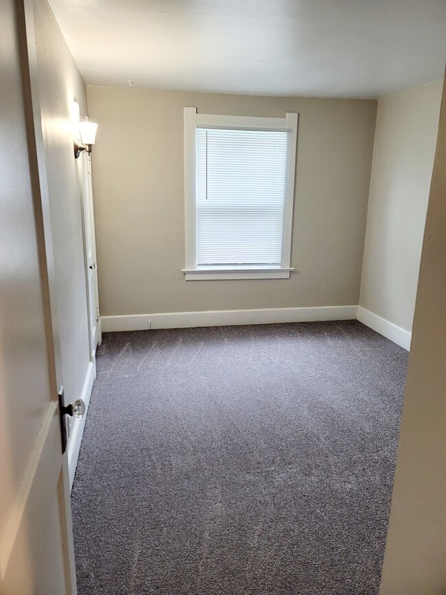 Bedroom - 3933 Homewood Ave Unit 2