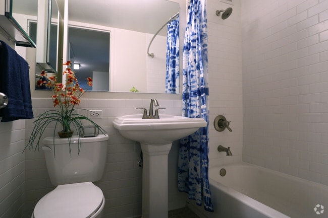 2BR, 1BA - Bathroom