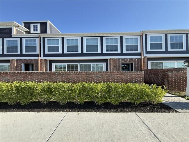 Photo - 302 Highbridge Ln