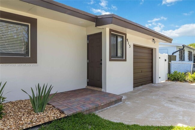 Photo - 913 SW 49th Ave