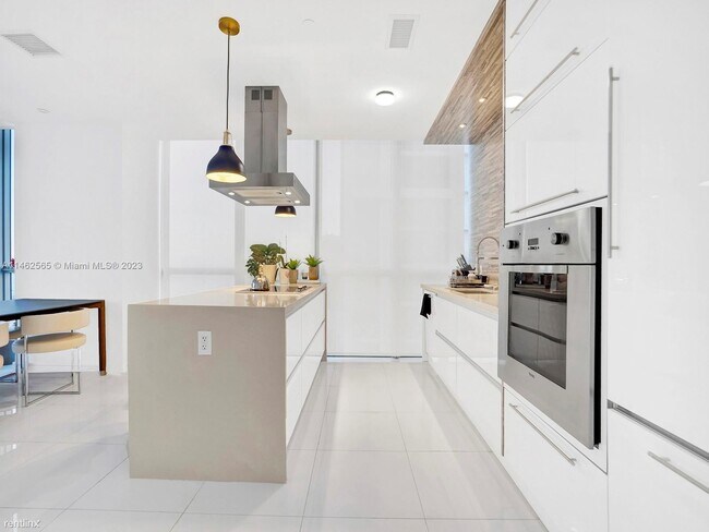 Photo - 3 br, 2.5 bath Condo - 1100 Biscayne Blvd ... Unidad 4001