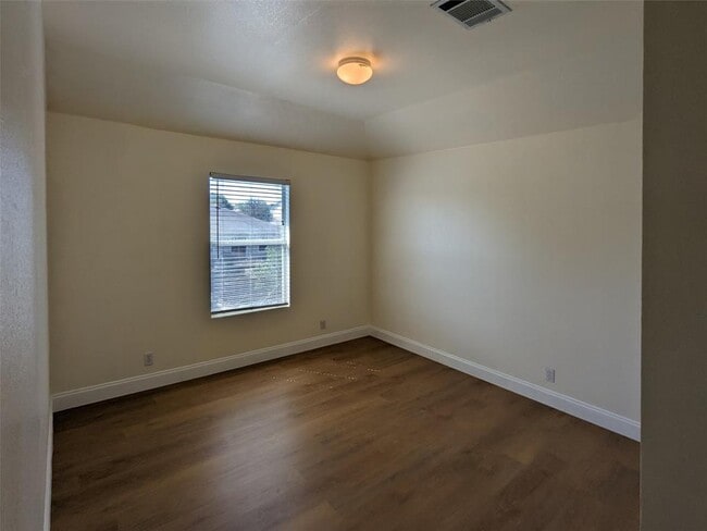 Photo - 4717 Lake Champlain Ln