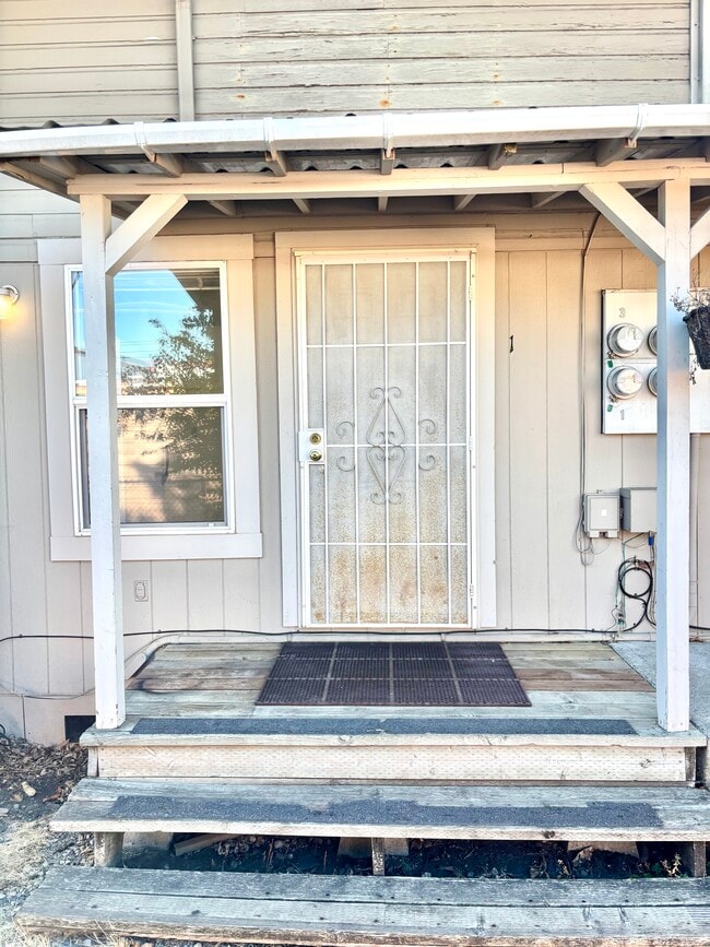 Photo - 1007 W Main St