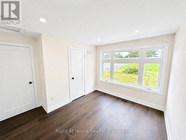Photo - 2885 Altona Rd