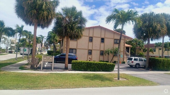 Building Photo - 330 SE 19th Ave Unit E Rental