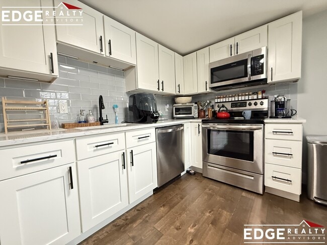 Building Photo - 115 Summer St Unit 1