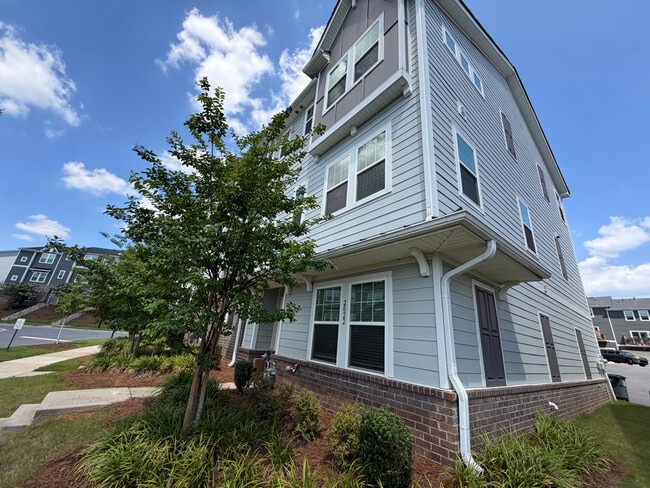 Building Photo - Room in Townhome on Tears Ln