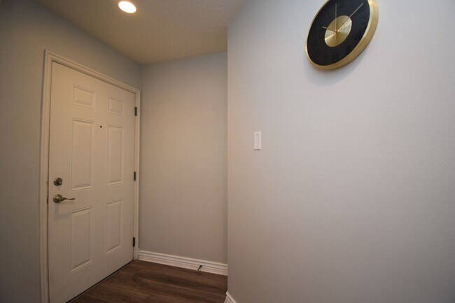 Photo - Stylish 2 Bed 2 Bath Condo in Prime Draper Location!!!