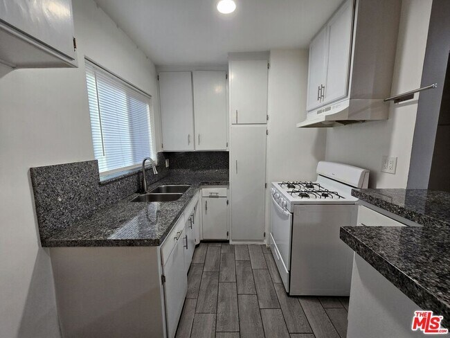 Photo - 7419 Woodley Ave Unit 1