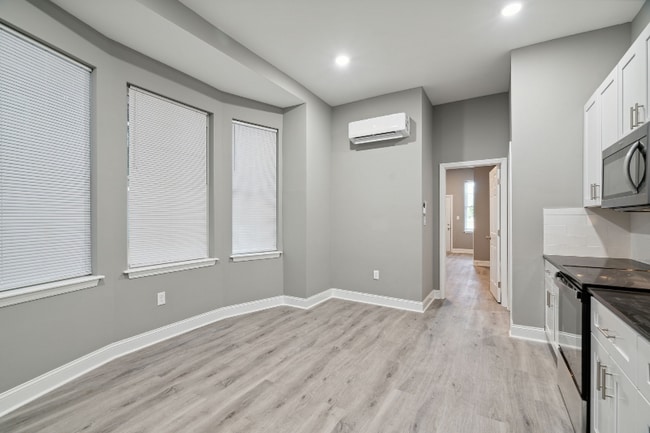 Photo - 5050 Walnut St