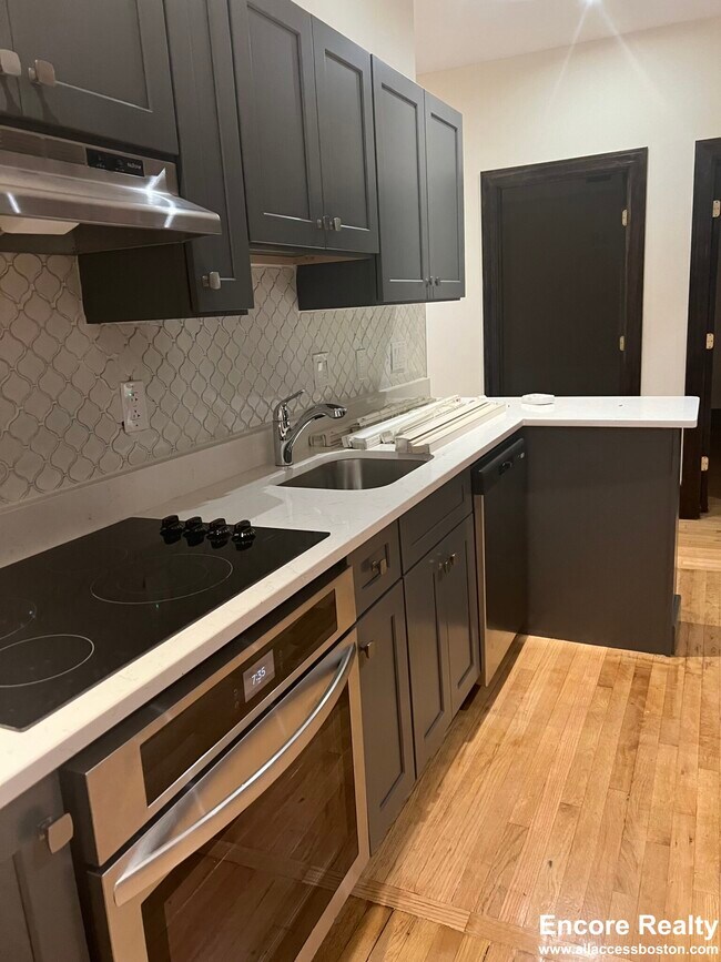 30 Gloucester St Unit 4