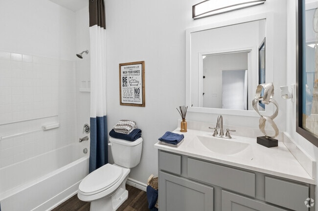 4BR, 4BA - 1,333SF - Bathroom C
