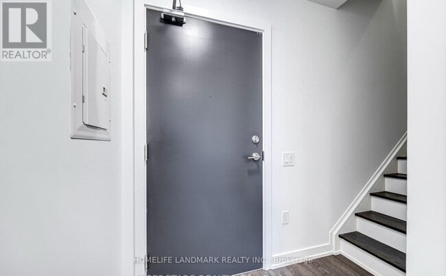 Photo - 8 Olympic Gdn Dr